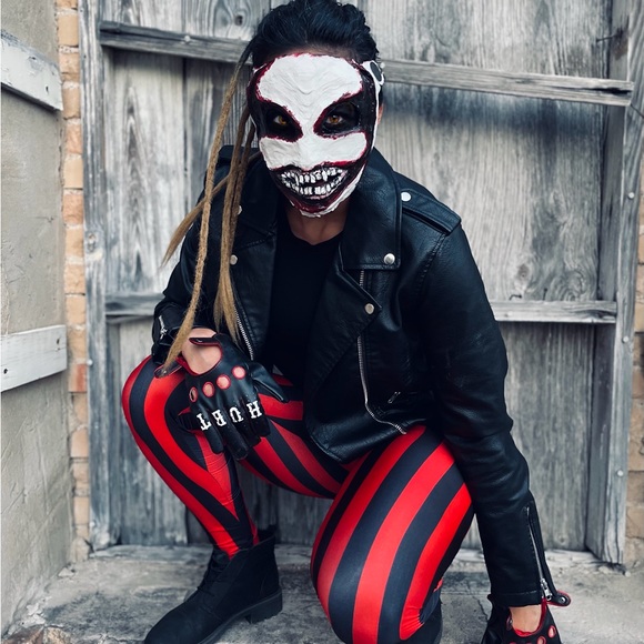 Red and Black Striped Leggings (M) - Picture 4 of 4